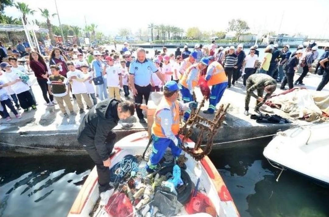 Dalgı&ccedil;lar Bu Hafta Turgutreis G&uuml;nbatımı Plajı&rsquo;nı Temizledi