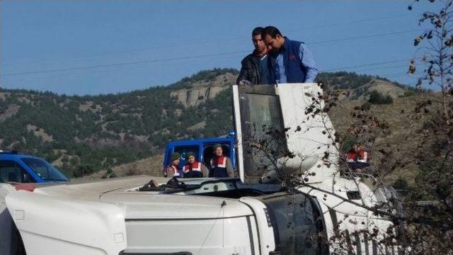 Tır Sürücüsü Direksiyon Başında Uyuyakaldı