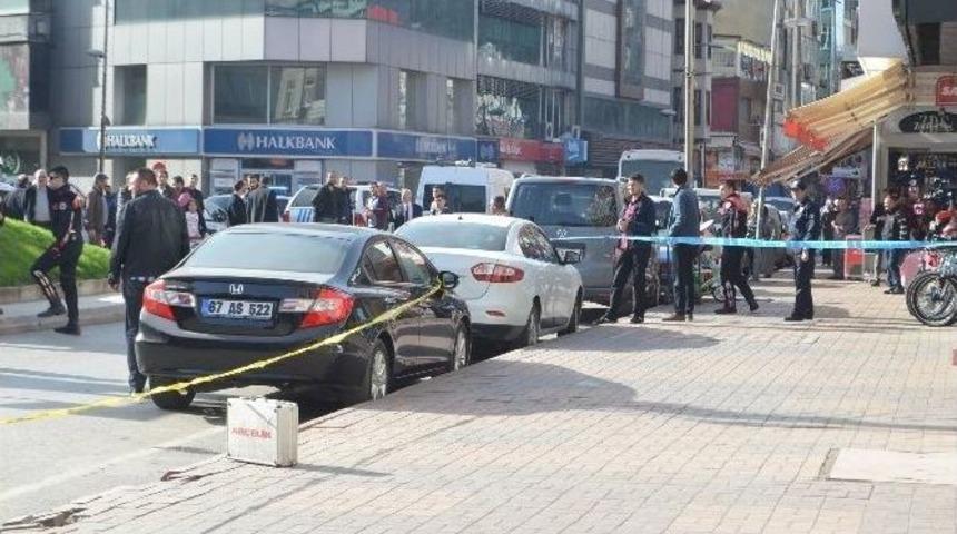 Kaldırımda Unutulan Alet &Ccedil;antası Paniğe Neden Oldu