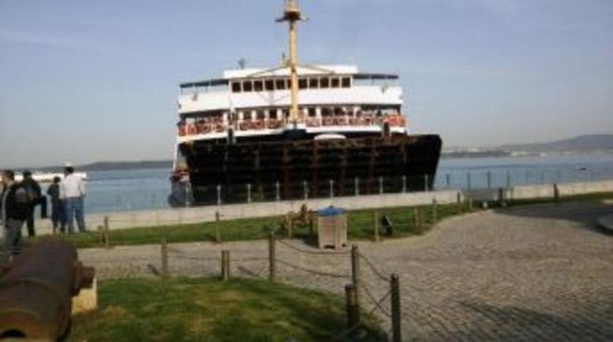 &Ccedil;anakkale Boğazı&rsquo;nda Feribot Karaya Oturdu