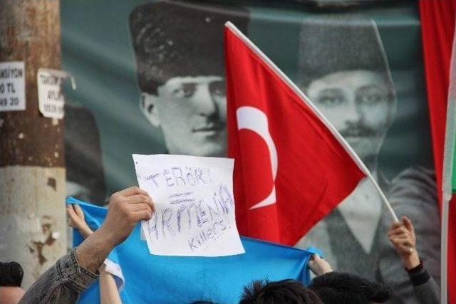 Azerbaycanlı Öğrencilerden ‘karabağ’ Protestosu