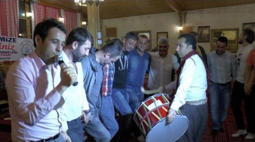 Eski Milli Futbolcular Bu Defa Sahnede Terledi