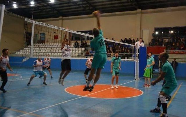 Tatvan’da Kurumlar Arası Voleybol Turnuvası