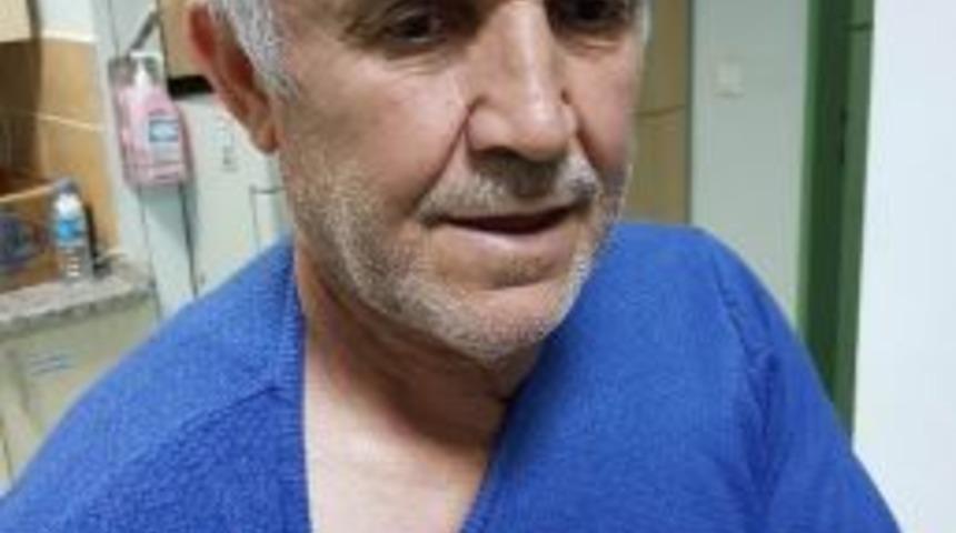 Vücuduna Tutunan Keneyi Çıkarıp Hastaneye Başvurdu