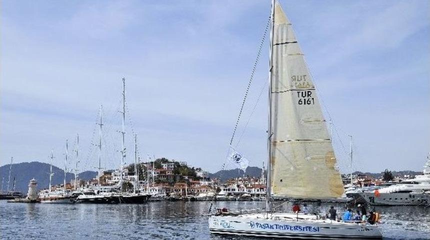 Genç Yelkenciler Sezona Kupayla Başladı