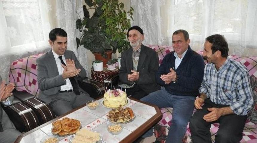 Yaşlıların Doğum Gününü Kaymakamlık Kutluyor