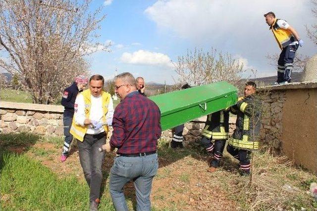 Çatıda Boya Yaparken Elektrik Akımına Kapılıp Öldü