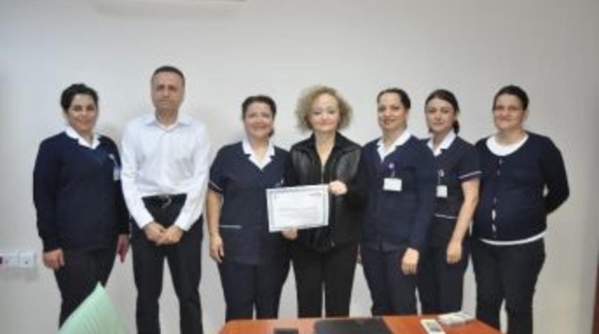 Balcalı Hastanesi Hemşirelerine &ldquo;yoğun Bakım Poster &Ouml;d&uuml;l&uuml;&rdquo;
