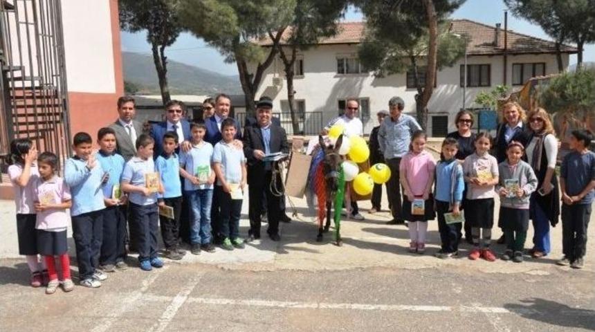 Eşekli K&uuml;t&uuml;phaneci Mustafa G&uuml;zelg&ouml;z Birgi&rsquo;de Anıldı