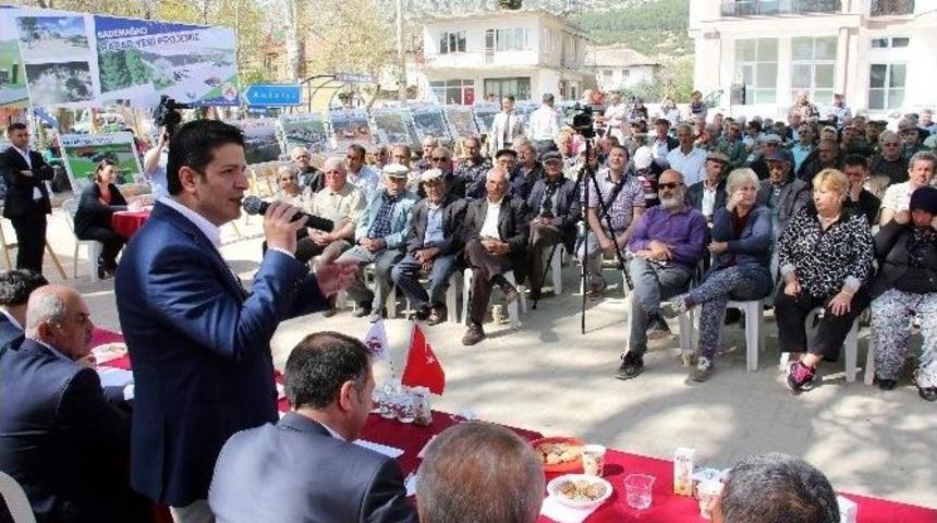 Bademağacı&rsquo;na Pazaryeri Ve Meydan