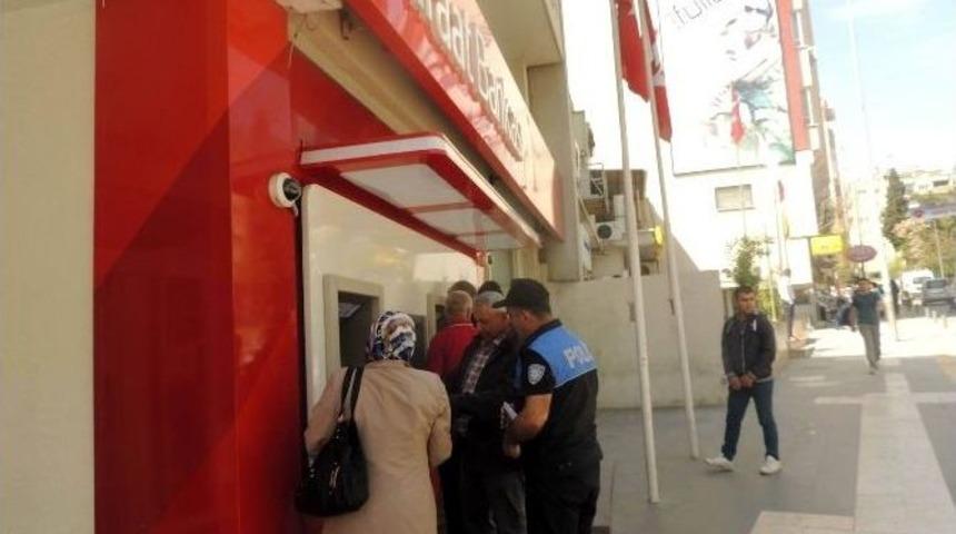 Polis, Bankamatik Dolandırıcılarına Karşı Vatandaşları Uyardı