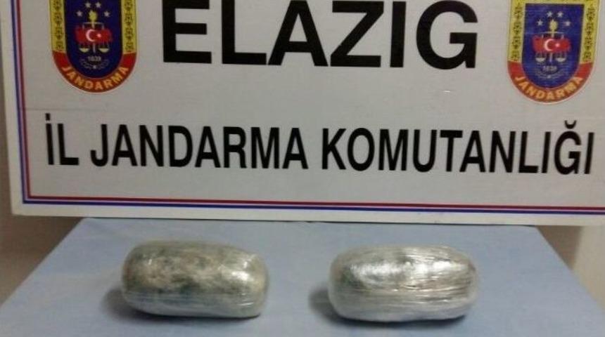 Jandarma 13 Kilo Esrar İle 12 Bin Paket Ka&ccedil;ak Sigara Ele Ge&ccedil;irdi
