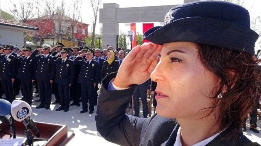 Aksaray’da Şehit Polislerin Mezarına Karanfil Bırakıldı