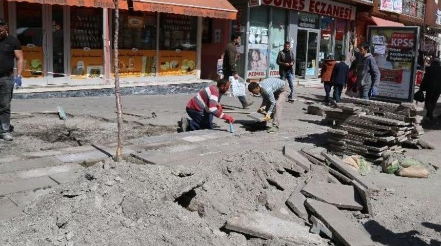 Kars Belediyesi Kaldırım &Ccedil;alışmalarına Başladı