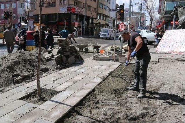 Kars Belediyesi Kaldırım Çalışmalarına Başladı