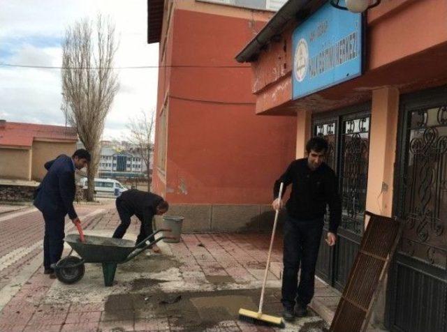 Özalp Halk Eğitim Merkezi’nde Hummalı Çalışma