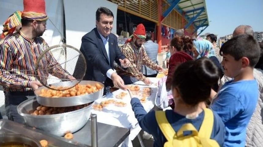 D&uuml;ndar, Kandil Lokması Dağıttı