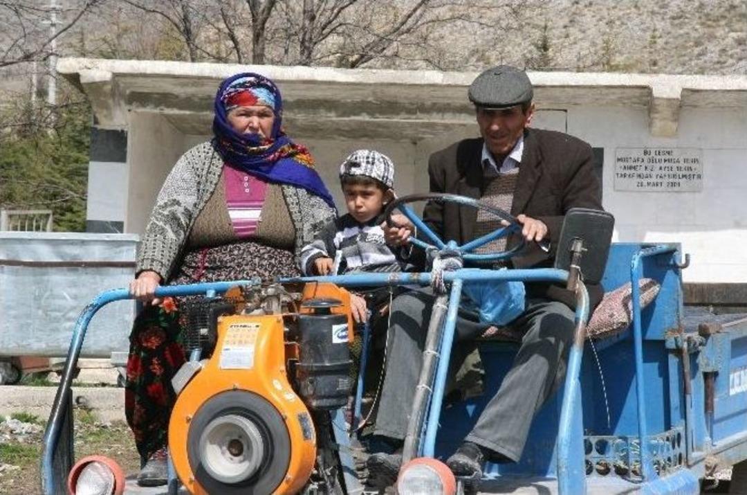 Afyon B&uuml;y&uuml;kkarabağ T&uuml;rkmenlerinden Gardaşlara Destek Geldi