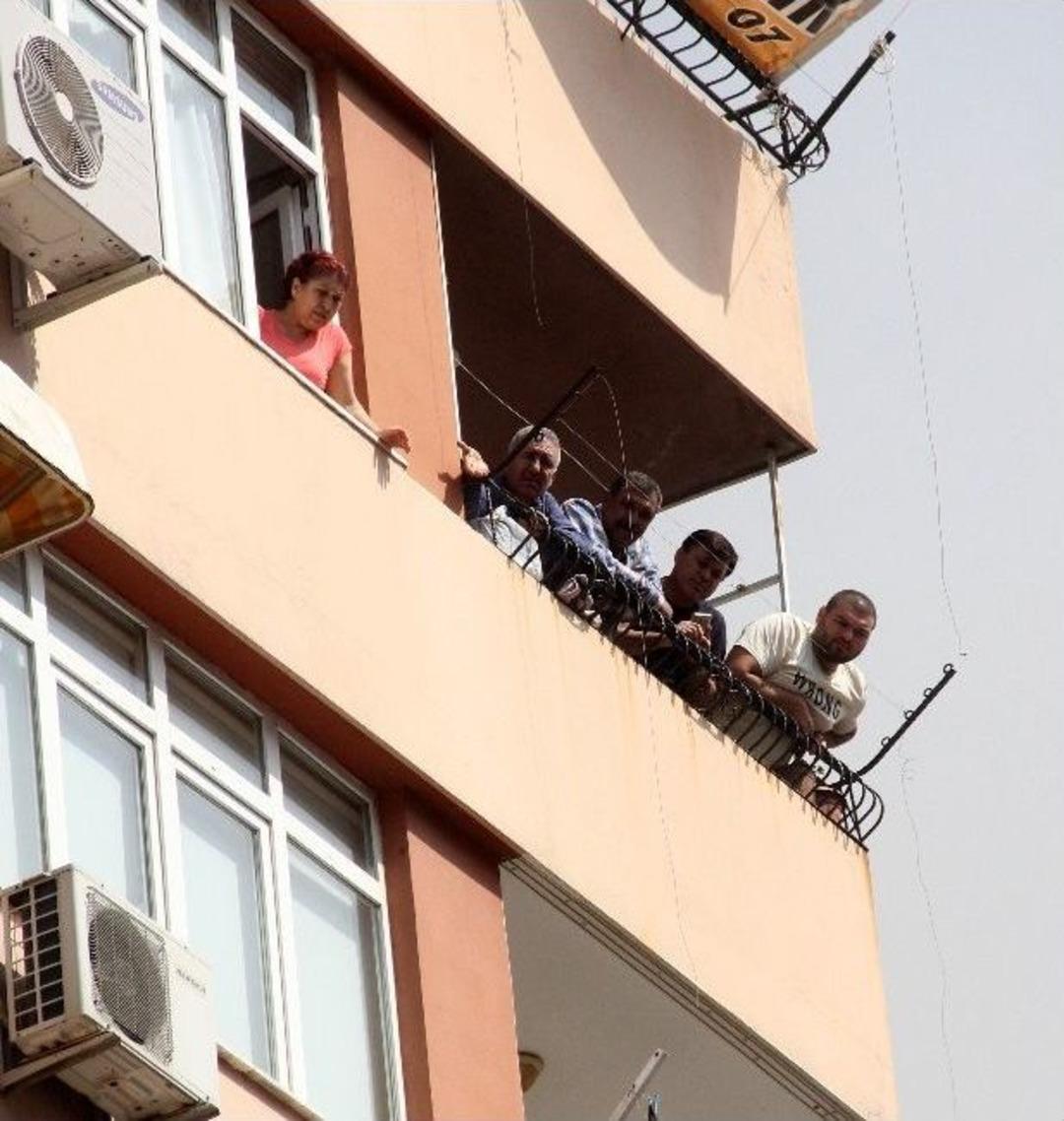 Yangında Apartman Sakinleri Mahsur Kaldı