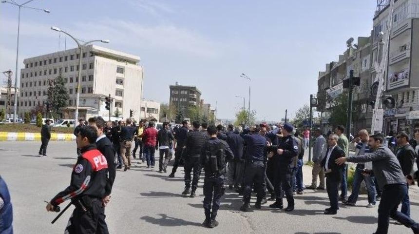 Batman&rsquo;da İki Aile Arasında Kavga: 1&rsquo;i Polis, 11 Yaralı