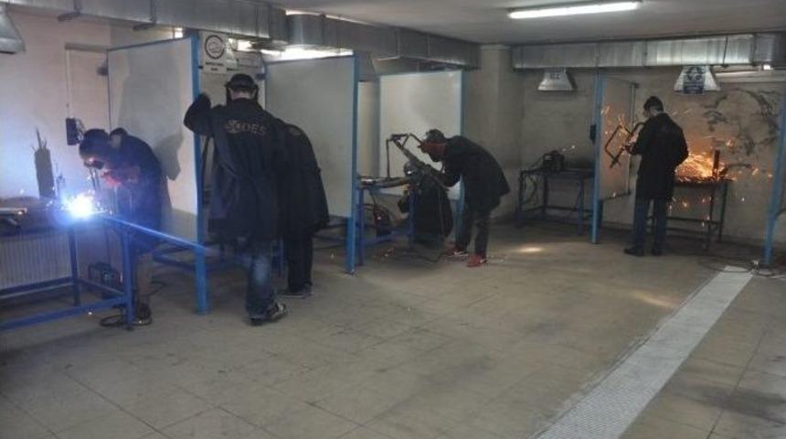 Y&uuml;reğir Belediyesi Sanayiye Kalifiye Eleman Yetiştiriyor