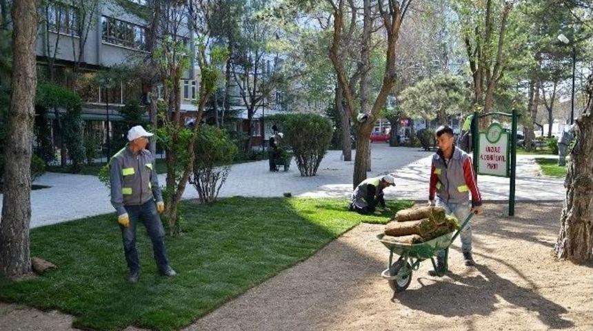 Tepebaşı’nda Parklar Yenileniyor