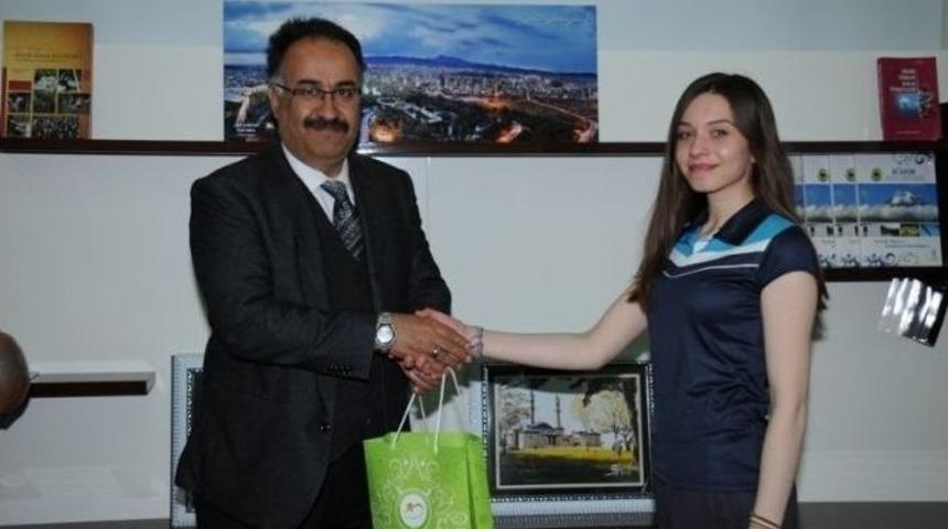 Halk Oyunu Ekibinden Rektör Yılmaz’a Ziyaret