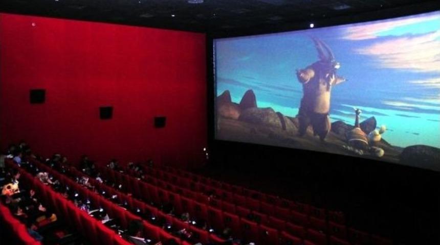 300 &Ouml;ğrenci İlk Defa Sinemayla Tanıştı