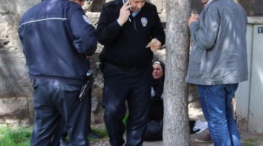 Kendine Zarar Veren Kadın Hastaneye Kaldırıldı