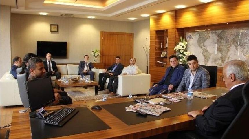 Başkan &Ccedil;ıkmaz Gen&ccedil; İş Adamlarını Ağırladı