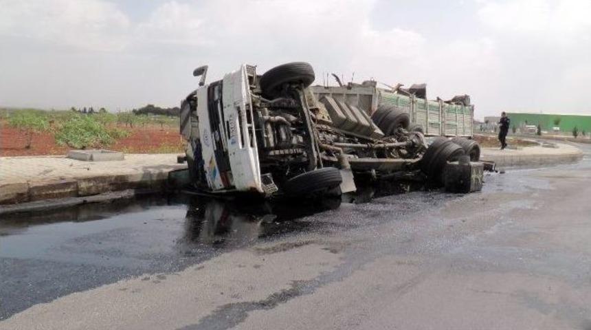 &Ccedil;alıntı Ham Petrol Taşıyan Kamyon Devrildi