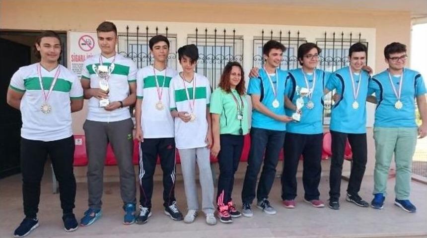 Birincilere Kupa Ve Madalya