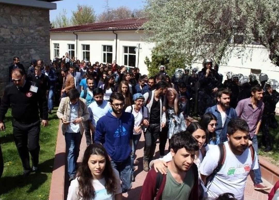 &Ouml;ğrencilerden Bir Garip Eylem