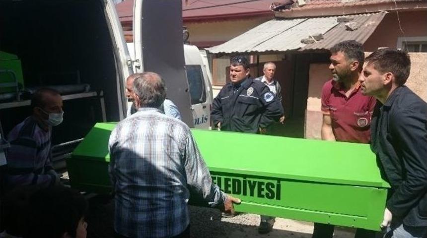 Yatağında &Ouml;l&uuml; Bulundu