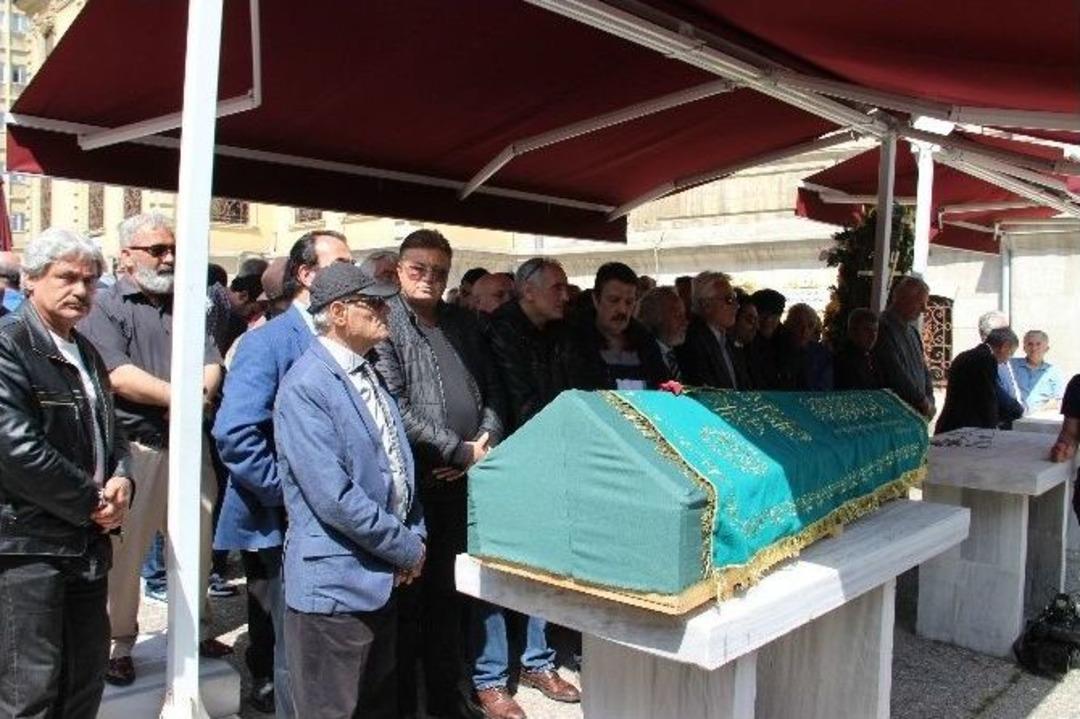 &Uuml;nl&uuml; Y&ouml;netmen &Uuml;lk&uuml; Erakalın Son Yolculuğuna Uğurlandı