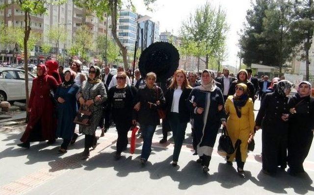 Batman’da Ak Parti Ve Chp’liler Arasında Çelenk Gerginliği