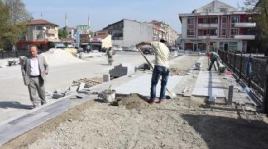 K&uuml;&ccedil;&uuml;ksu K&ouml;pr&uuml;s&uuml;nde Kaldırımlar &Ouml;r&uuml;l&uuml;yor