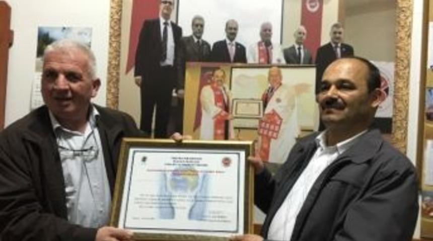 Rekt&ouml;r Aydın&rsquo;a T&uuml;rkoloji Hizmet &Ouml;d&uuml;l&uuml; Verildi