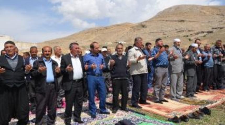 Darendeliler, Yağmur Duasına &Ccedil;ıktı