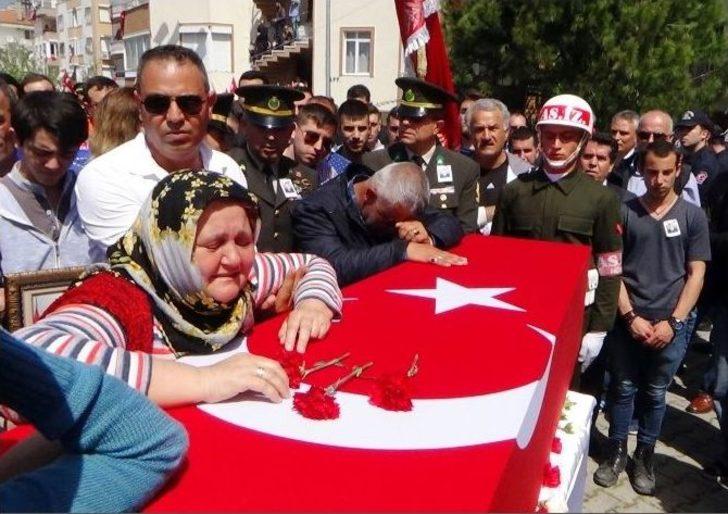 Çocukluk Arkadaşı Şehit Uzman Çavuşlar Yan Yana Defnedildi G5