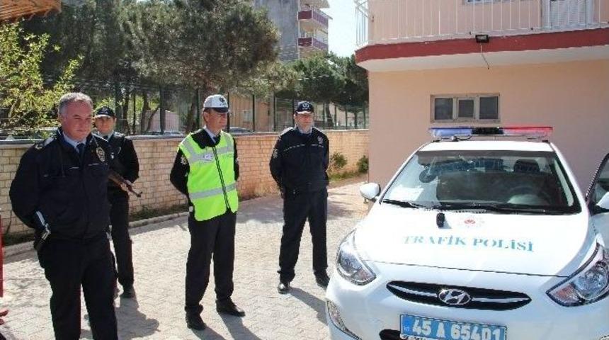 Demirci Polisi Yaka Kamerasıyla G&ouml;rev Yapıyor