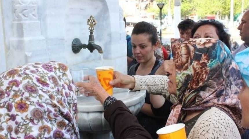 Nazilli&rsquo;de &Ccedil;eşmelerden Şerbet Aktı