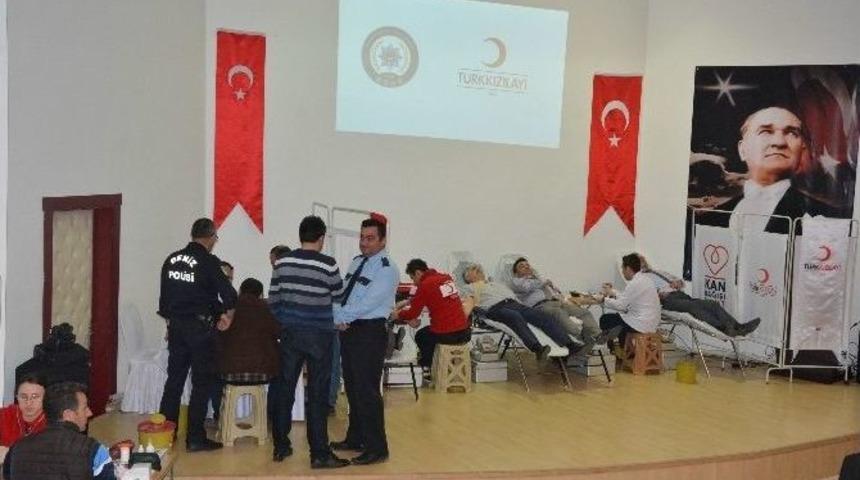 Polisten Kızılay&rsquo;a Kan