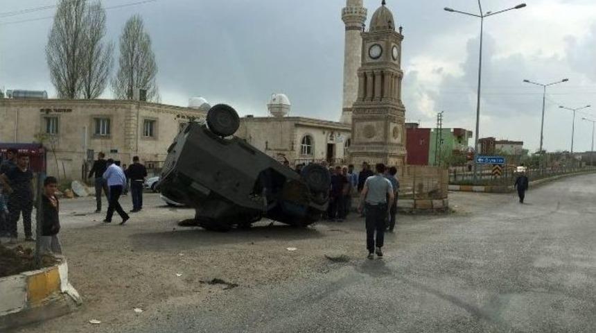 İdil&rsquo;de Trafik Kazası: 3&rsquo;&uuml; Asker, 4 Yaralı