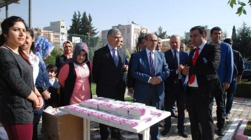 Kitap Okuyan &Ouml;ğrenci Velilerine Kitap Ve Kandil Simidi Dağıtıldı