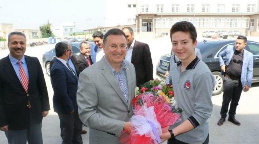 Başkan Savaş Dörtyol’da Öğrencileri Ziyaret Etti