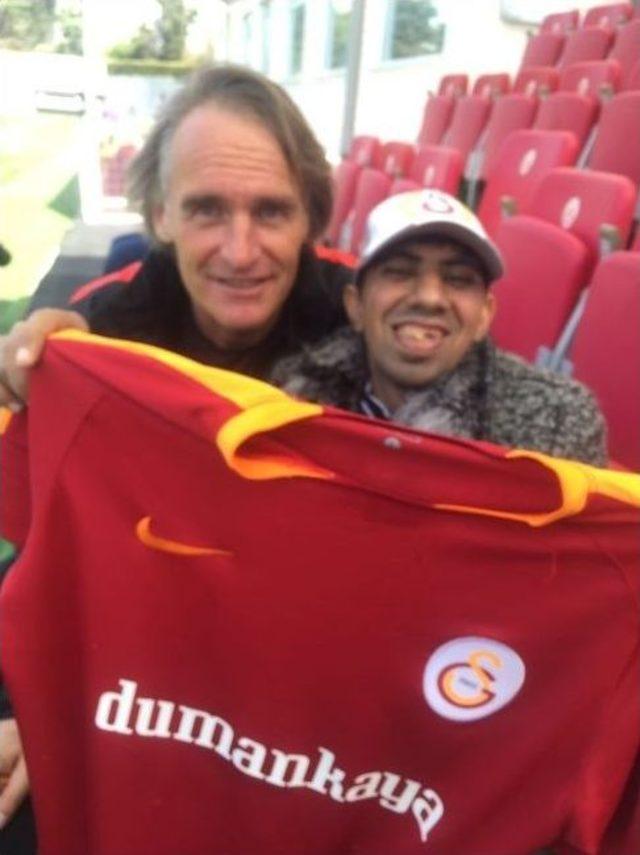 Kanser Hastası Gencin Galatasaray Sevgisi