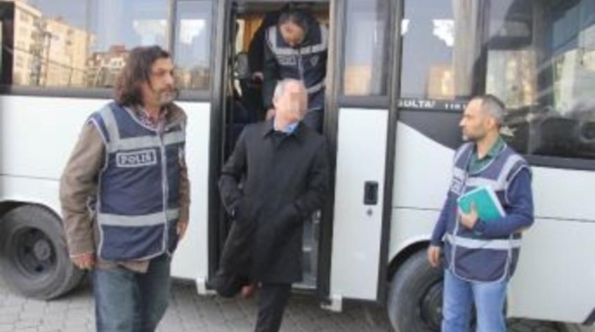 Fet&ouml;-pdy Operasyonu Zanlısı 11 Kişi Tutuklanmaları Talebiyle Mahkemeye Sevk Edildi