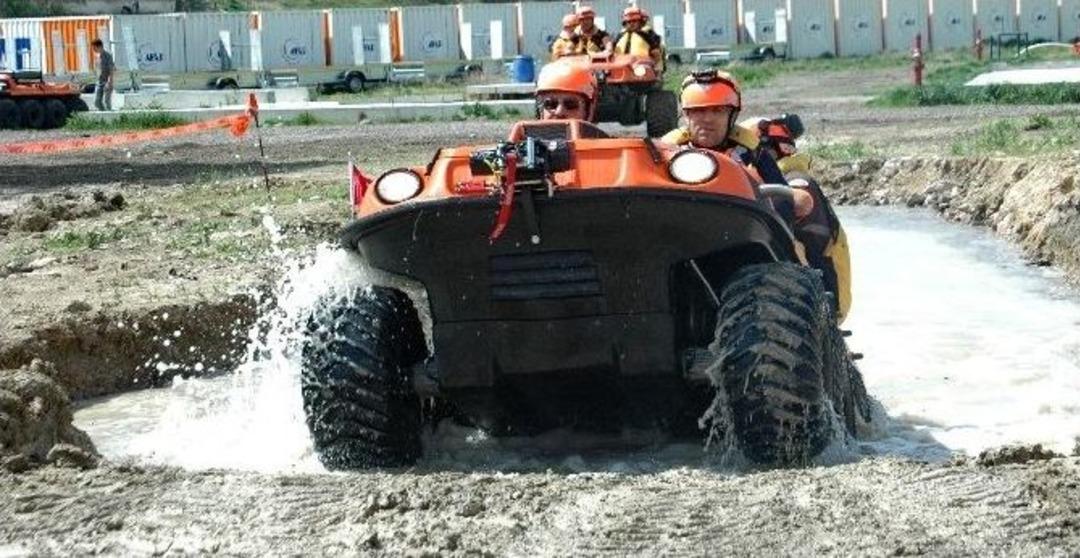 8x8 Amfibik Arama Kurtarma Ara&ccedil;larının Tanıtım Tatbikatı Nefes Kesti