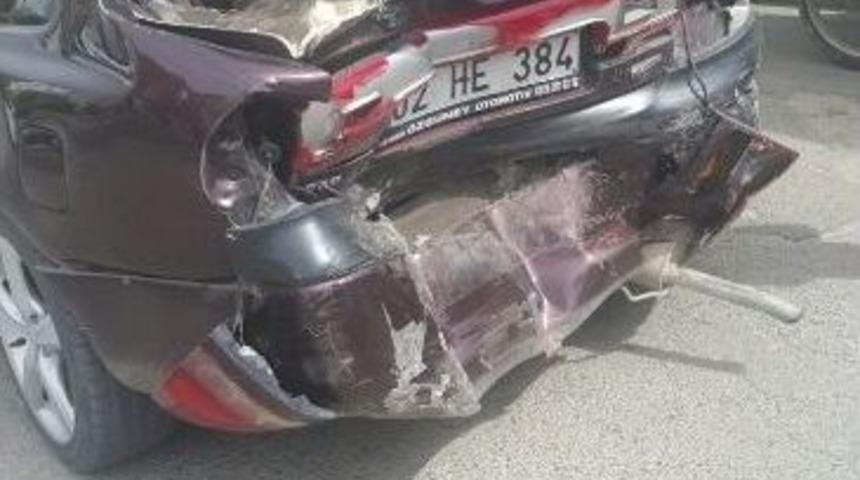 Otomobil İle Kamyonet &Ccedil;arpıştı